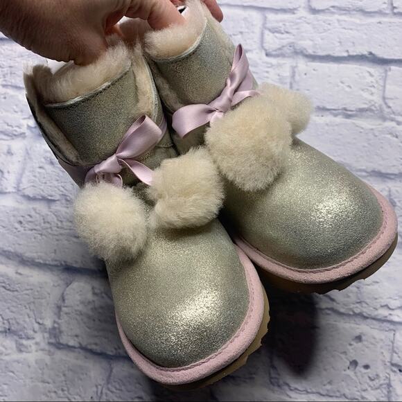 UGG Gita Bootie in Gold - Picture 4 of 10